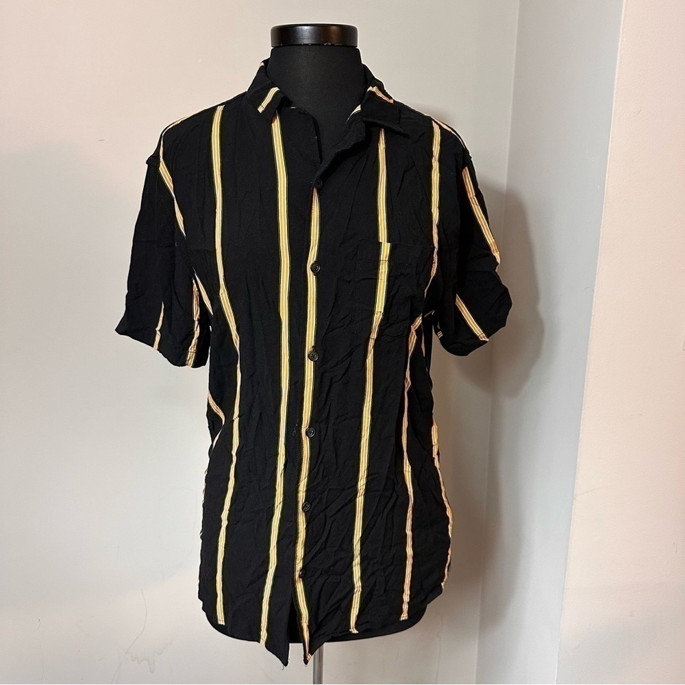 Vintage Re-Mastered Men’s Striped Button Down Short Sleeves Shirt in Size Small
